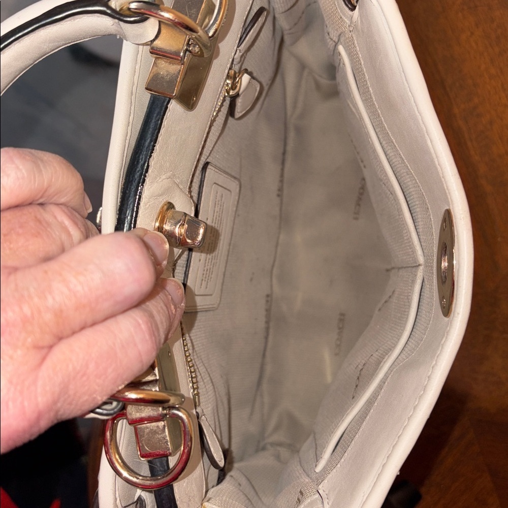 Coach Satchel Crossbody bag smooth leather cream/gold tone 4 turn locks EUC - Picture 15 of 17